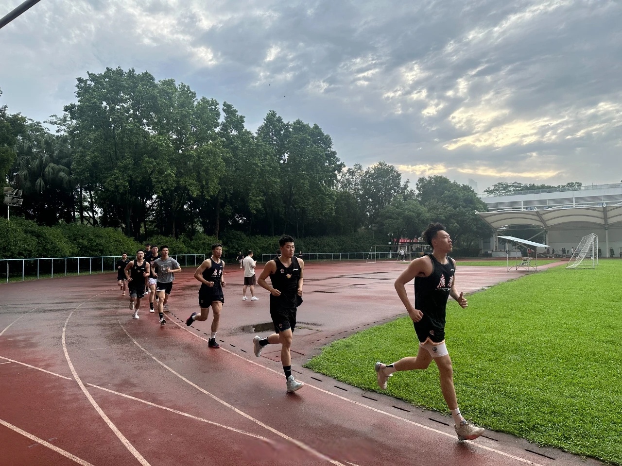 国际比赛日体能课后，广东宏远刷新队史纪录备战德国杯，信心回归，球探报告显示潜力的简单介绍